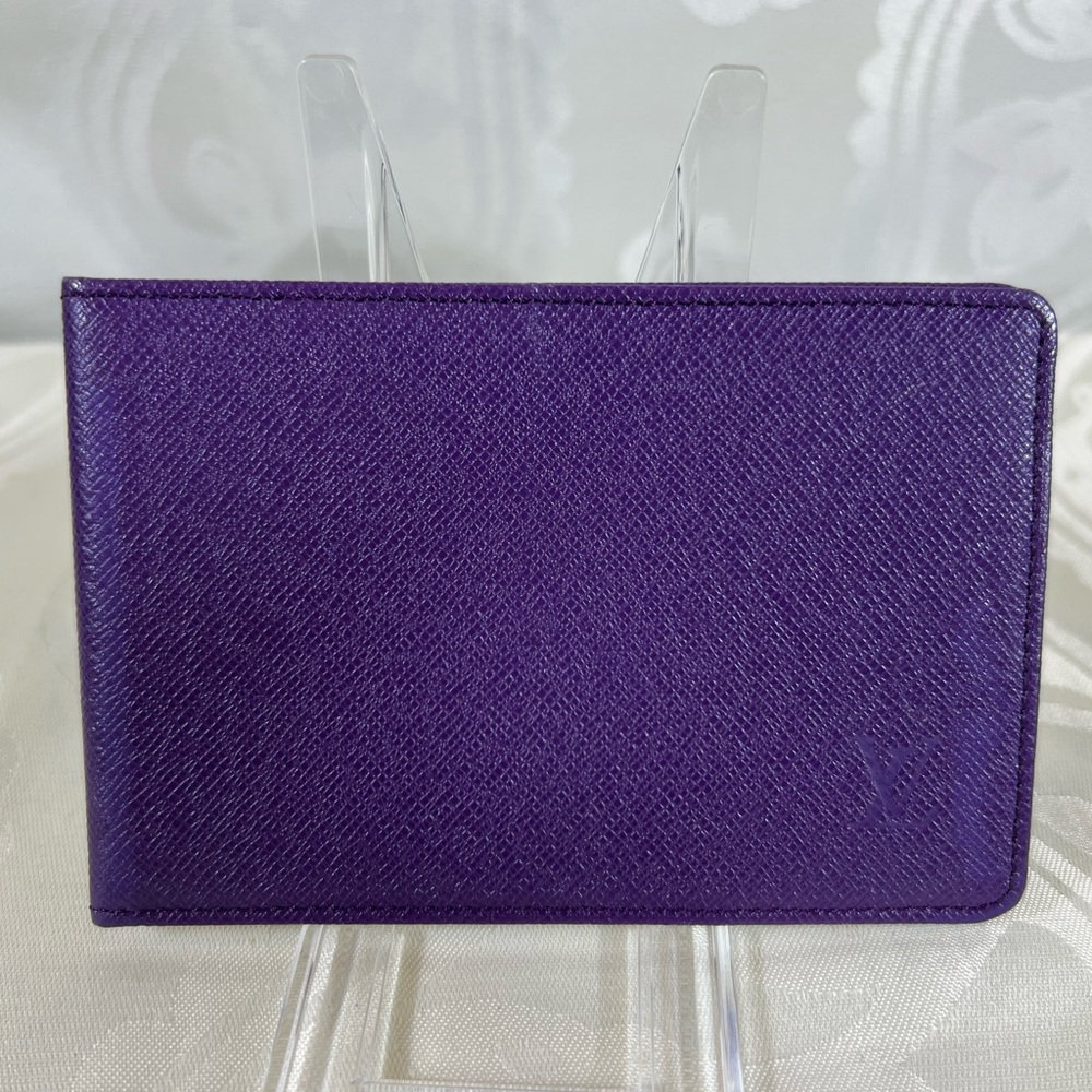 1084: LV Purple Tiaga ID Holder in EUC: #2